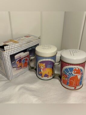Vintage Country Cat Tin Salt and Pepper Shaker SET Orange Yellow Cats JSNY 80s
